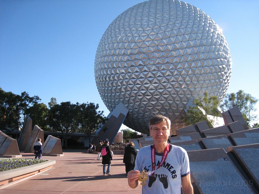 Disney 2010 D3 1270.jpg - January 9-11, 2010 Disney World Florida. Monday, up and ready to roll, took shuttle to Epcot. Caught a couple shows and took a lot of pictures. Finally had to call it a day to get to our plane to go home.